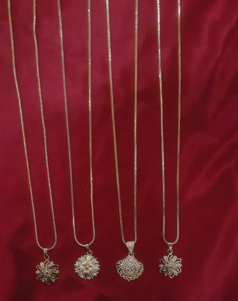 No 162.2 Chain with locket.webp