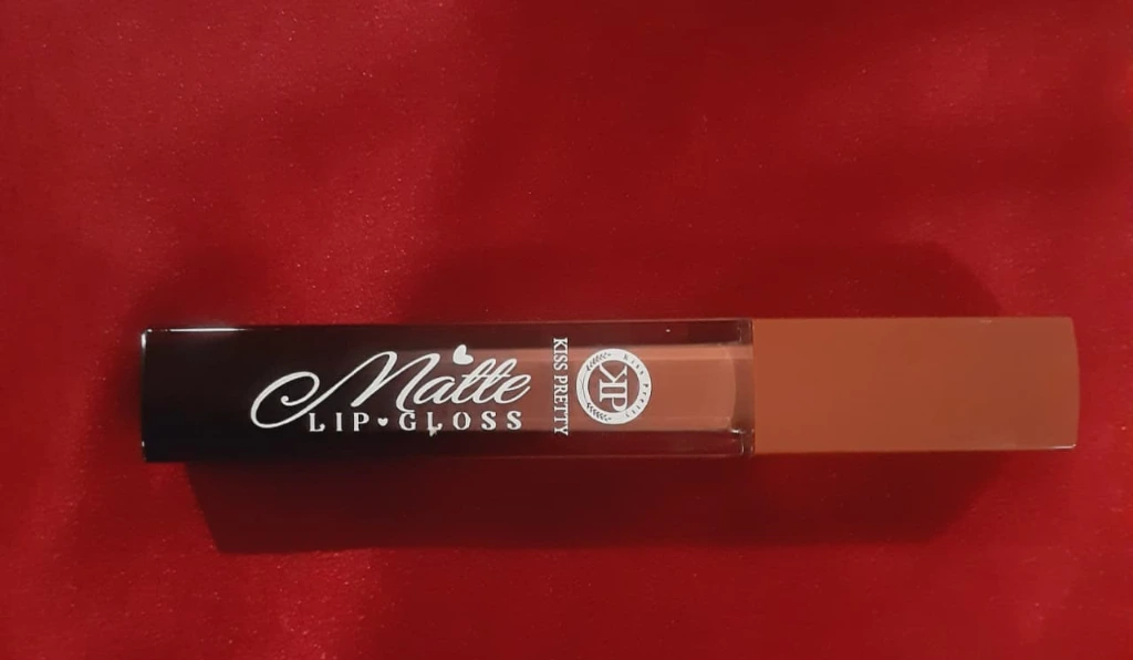 No 300.2 Matte Lip gloss.webp