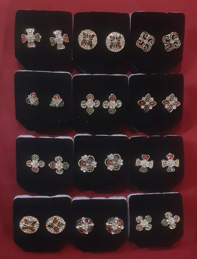 No 63.1 Earring stud.webp