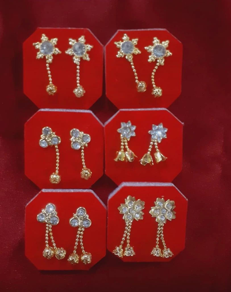 No 92.4 Earring gold plated.webp