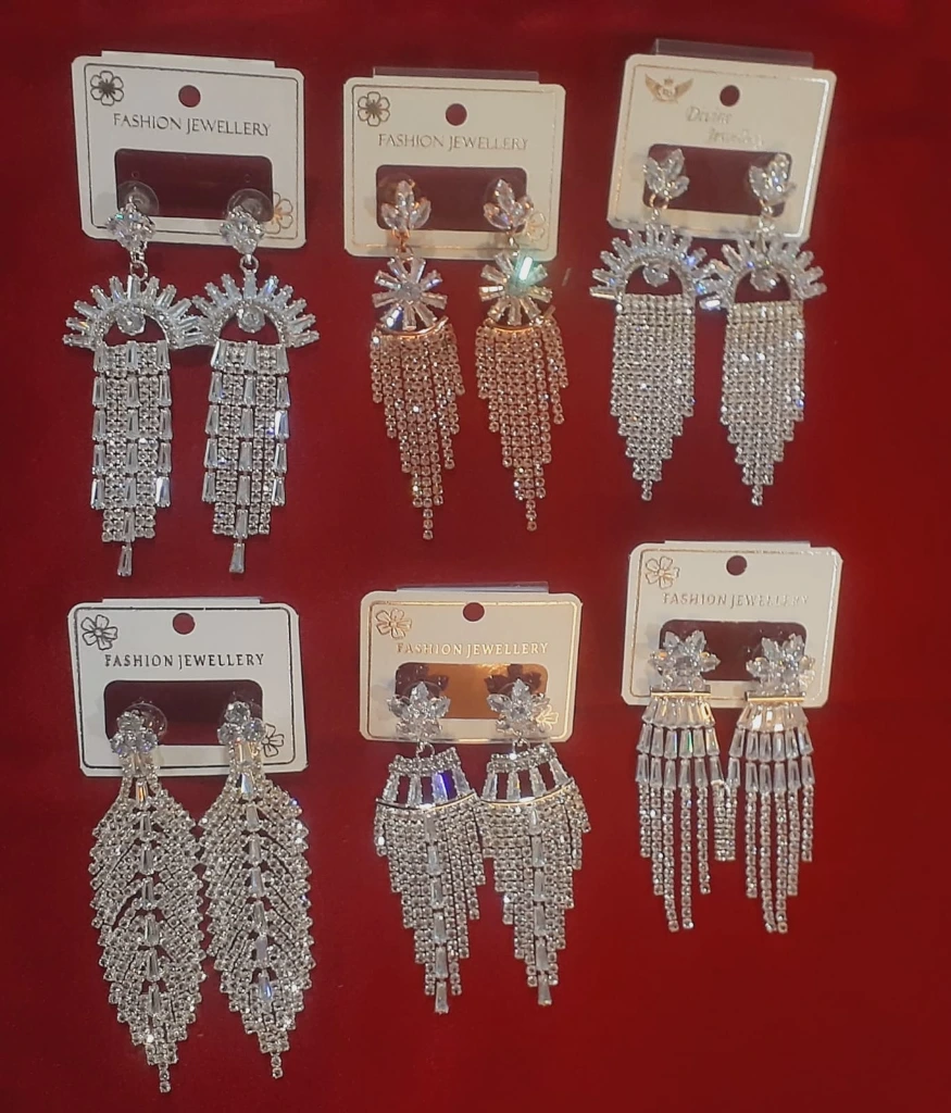 No 100.2 earring hanging.webp