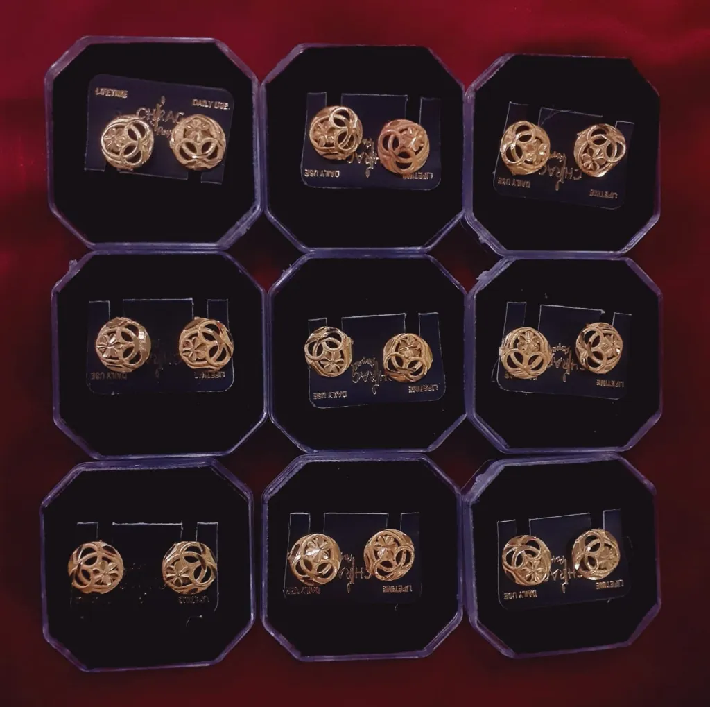 No 15.2 Gold plated earring stud.webp