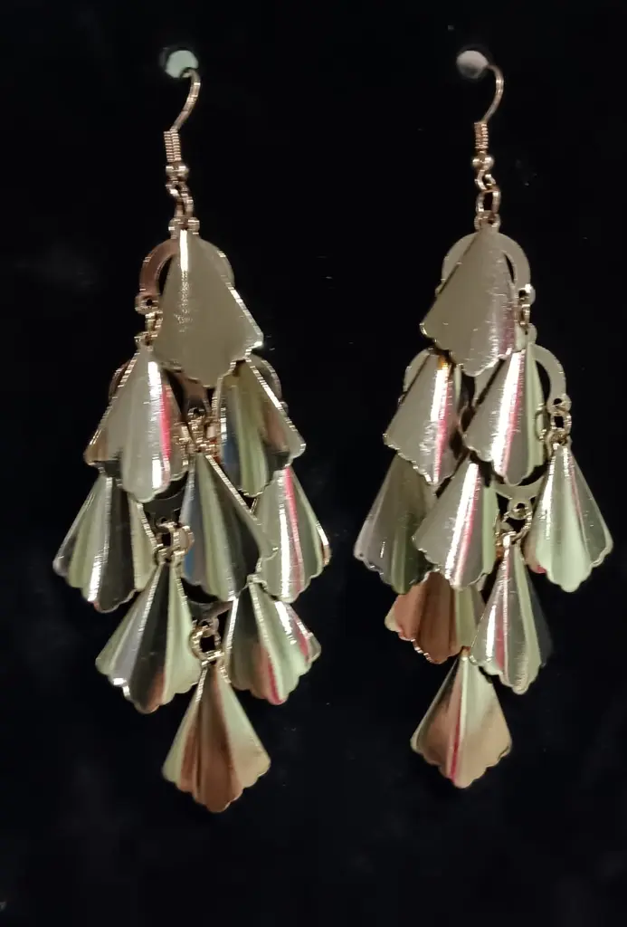 Long Earing Exagerated Metal 2.webp