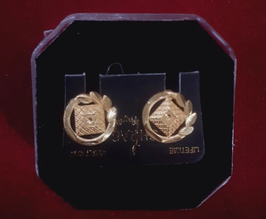 No 15.3 Gold plated Earings stud.webp