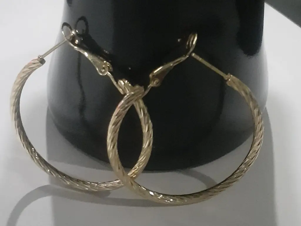 9. Gold Covering Items-8.webp