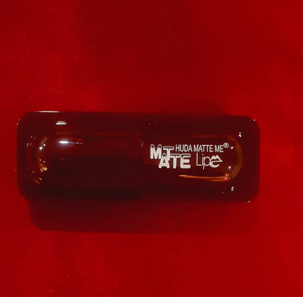 Huda matte me Lipstick No 2.1.webp