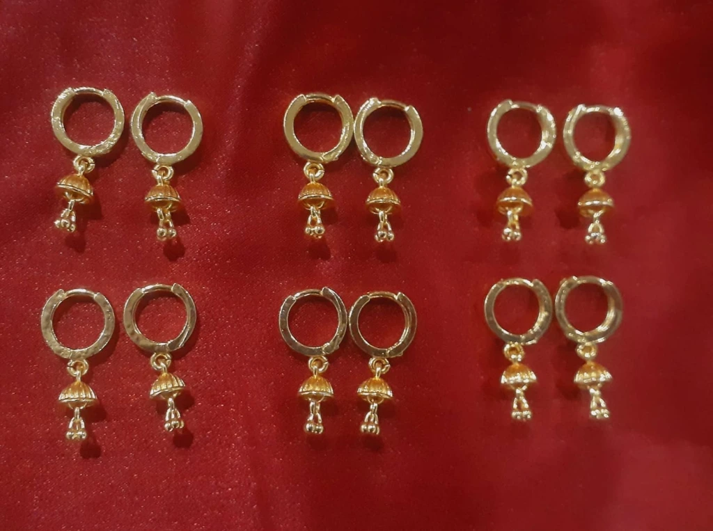 Gold plated stud No 176. Type 1..webp