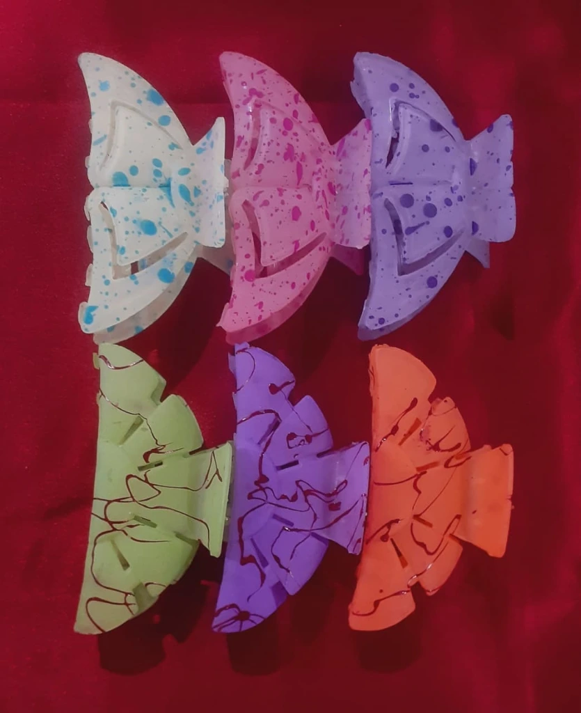 No 127.7 Hair clip.webp