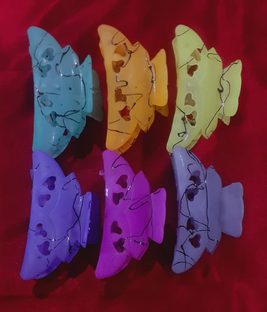 No 127.4 Hair clip.webp