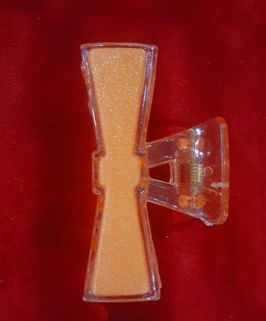 No 131.1 Hair clip.webp