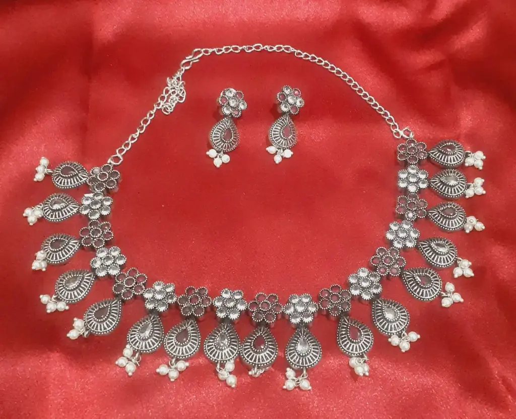 IM00065-Aruna (Redwhite)