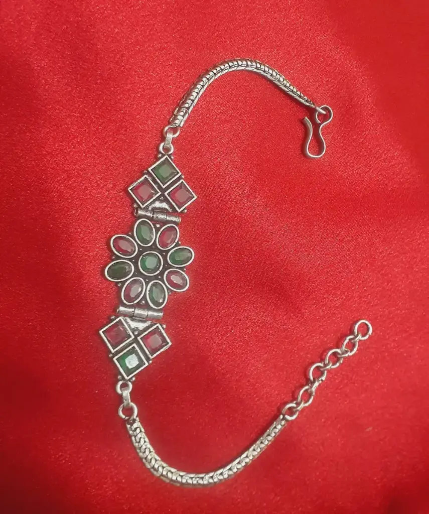 IM00072-Varada Bracelet (Red/Green)
