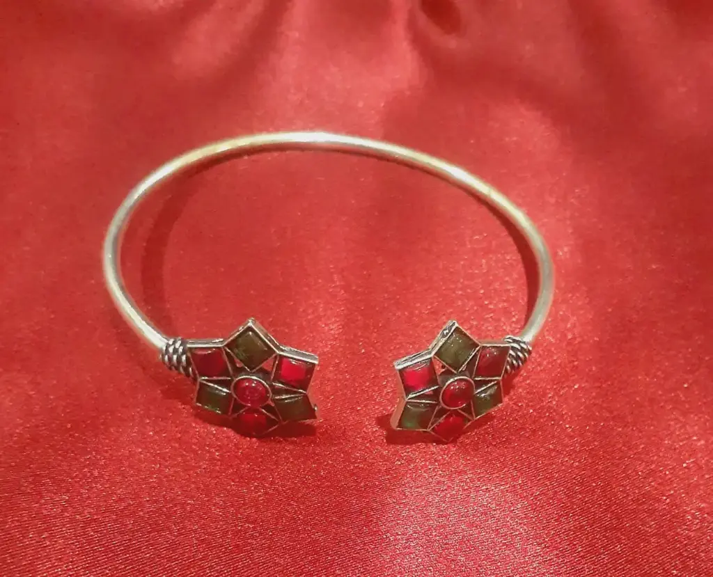 IM00085-Aarohi Kada (Silvergreen)