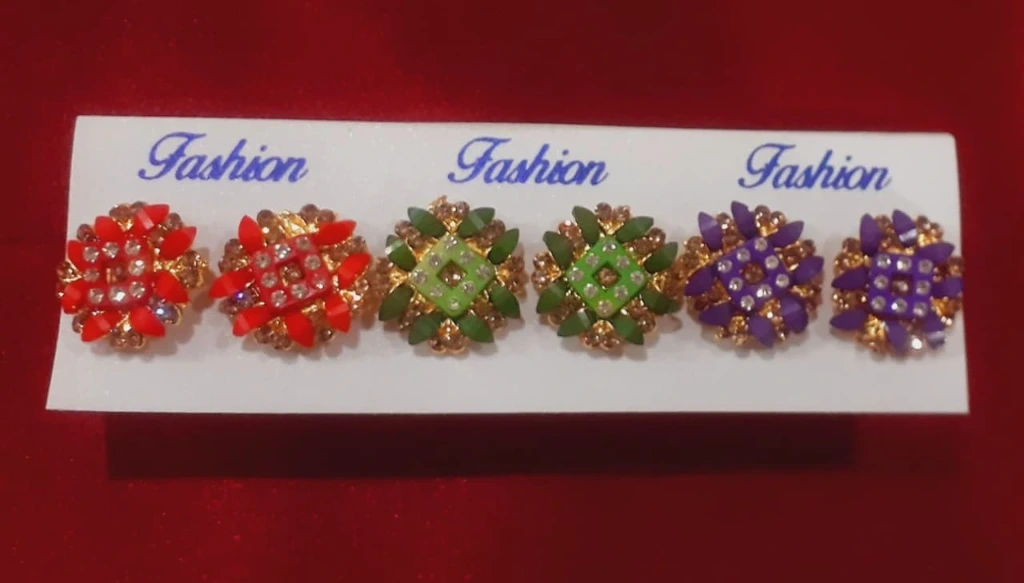 WH23-0000205 - Earrings- fancy stud