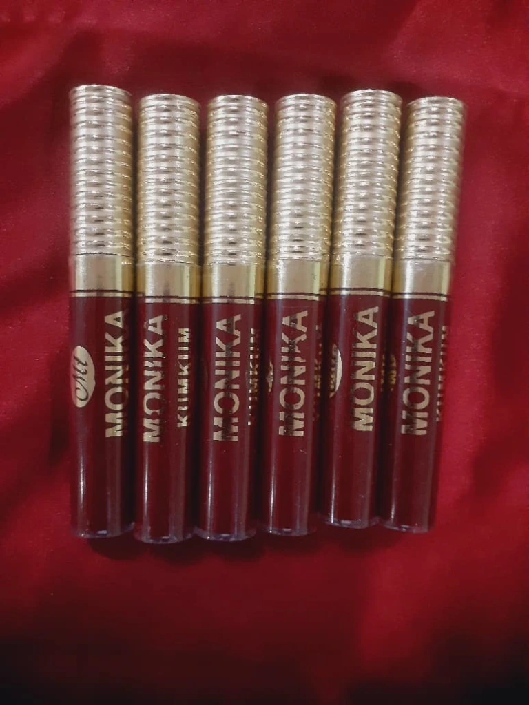 WH75-0000357 - Sindoor-kumkum waterproof