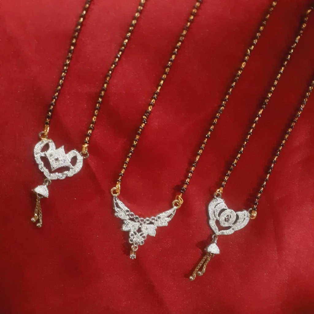 WH85-0000367 - Mangal Sutra (Black bead with small locket