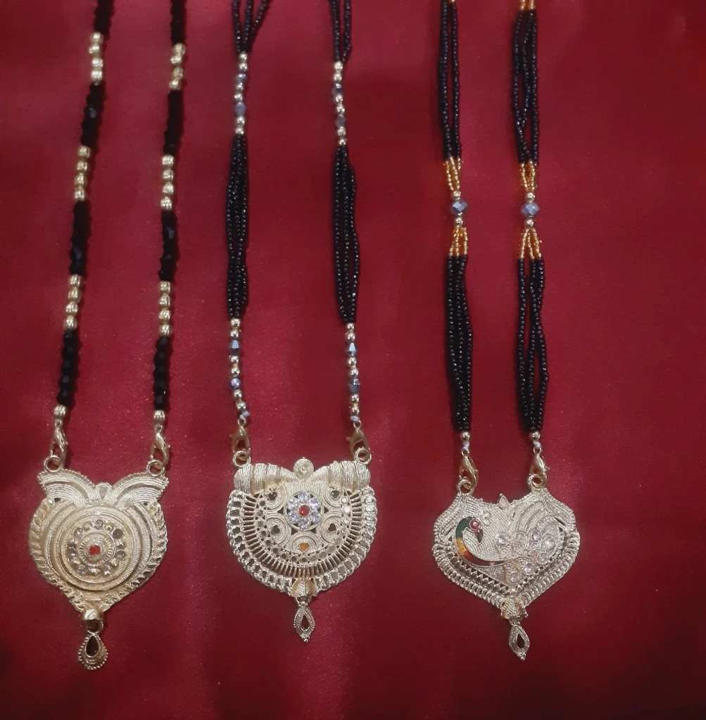 WH56-0000338 - Mangal Sutra-black beads with locket