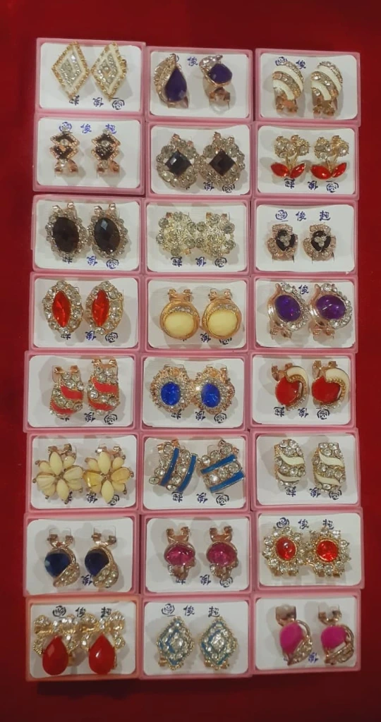 WH136-0000418 - Earring-Fancy Stud
