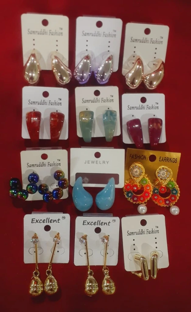 WH137-0000419 - Earring-Fancy