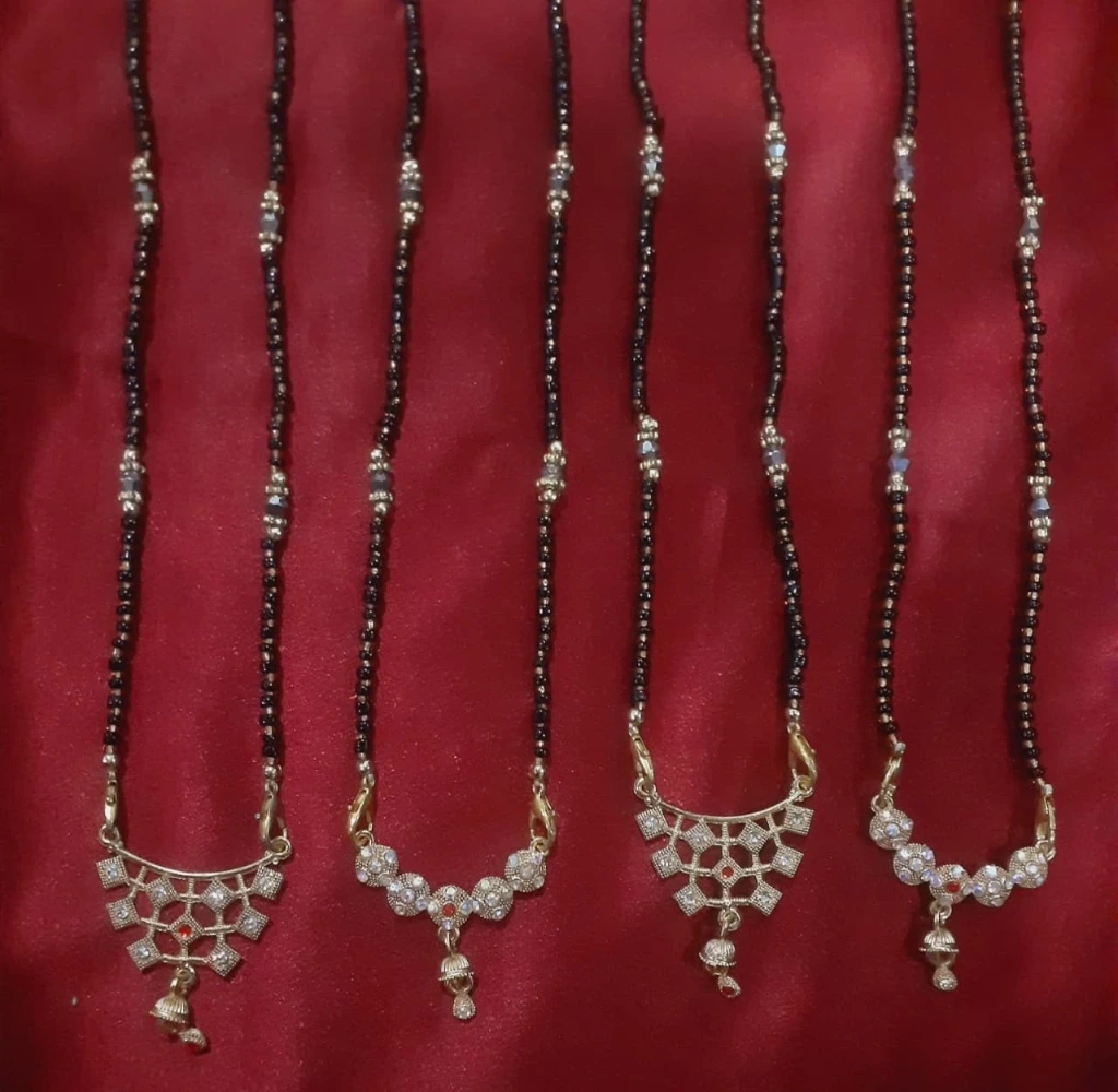 WH225-0000507 - Mangalsutra(Black beeds & Locket)