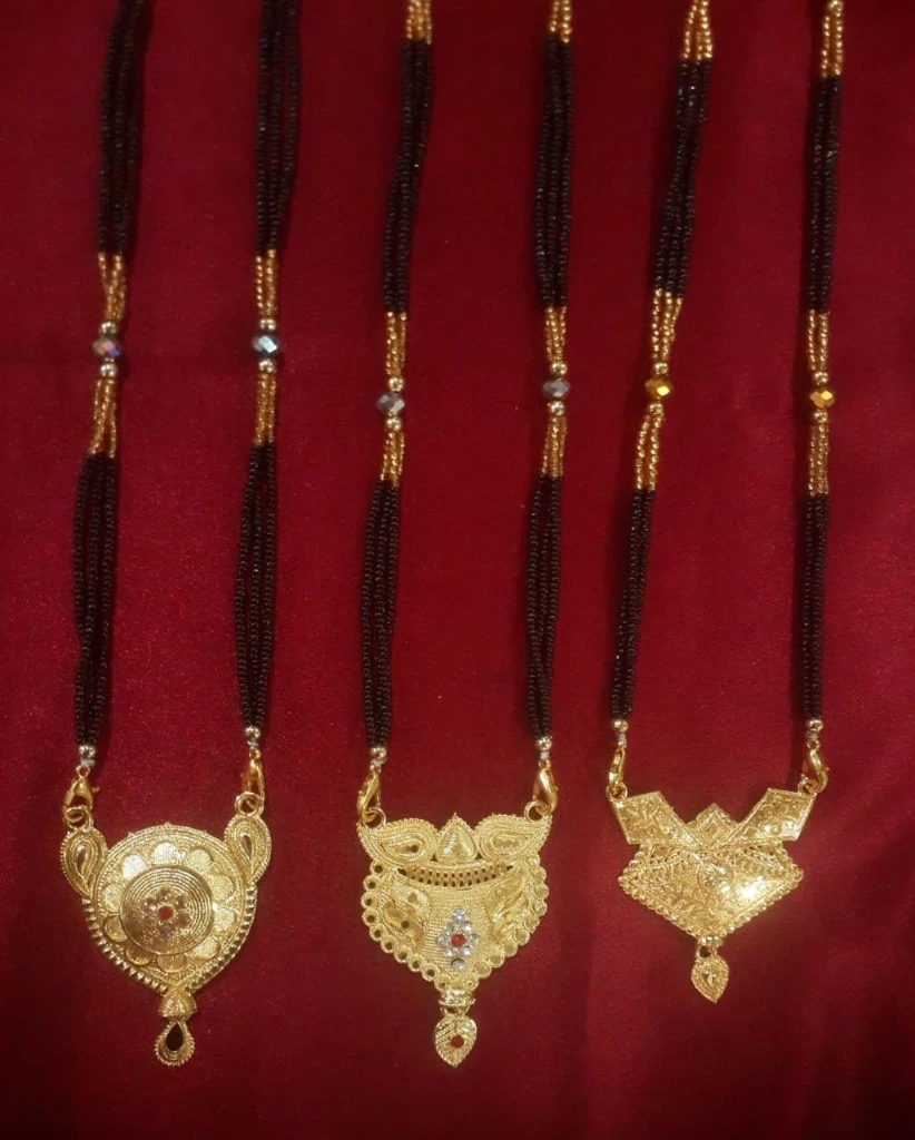 WH152-0000434 - Mangal Sutra-Black beads &large locket