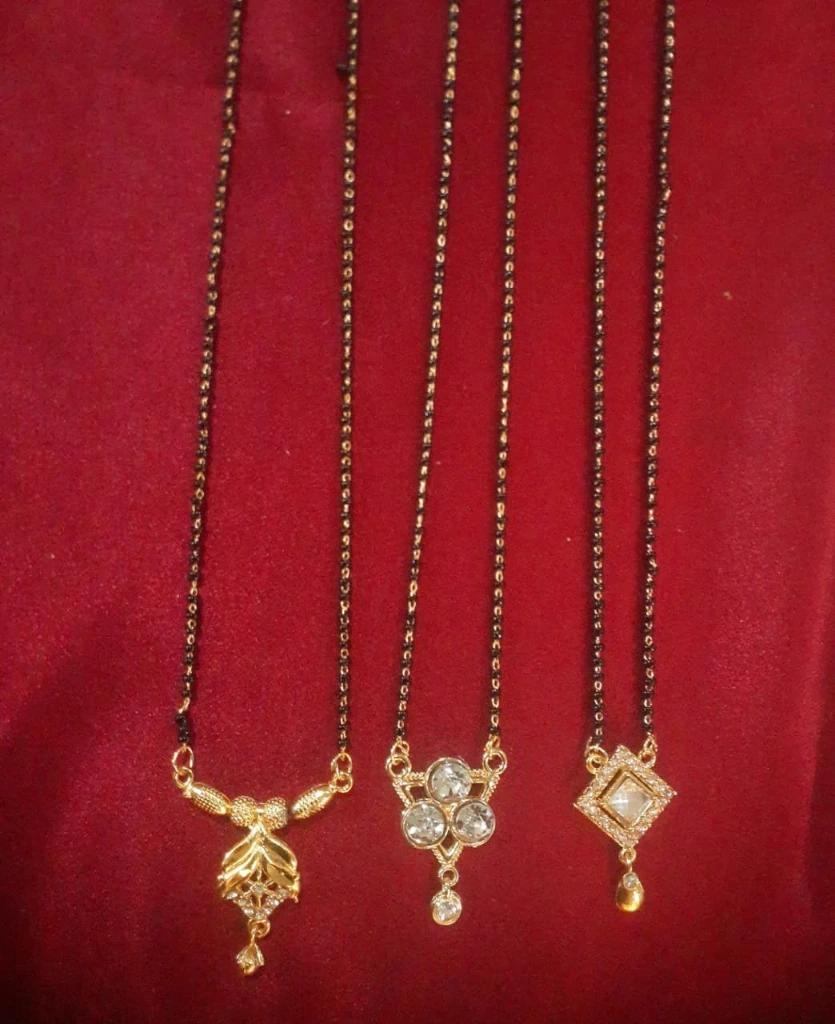 WH180-0000462 - Mangal Sutra-black beads with small locket